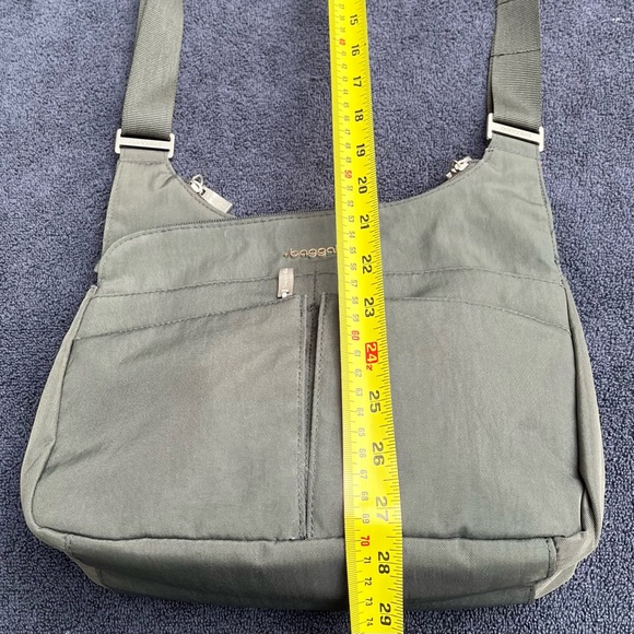 NWOT Baggalinni gray cross body bag with bright purple interior - Picture 7 of 8